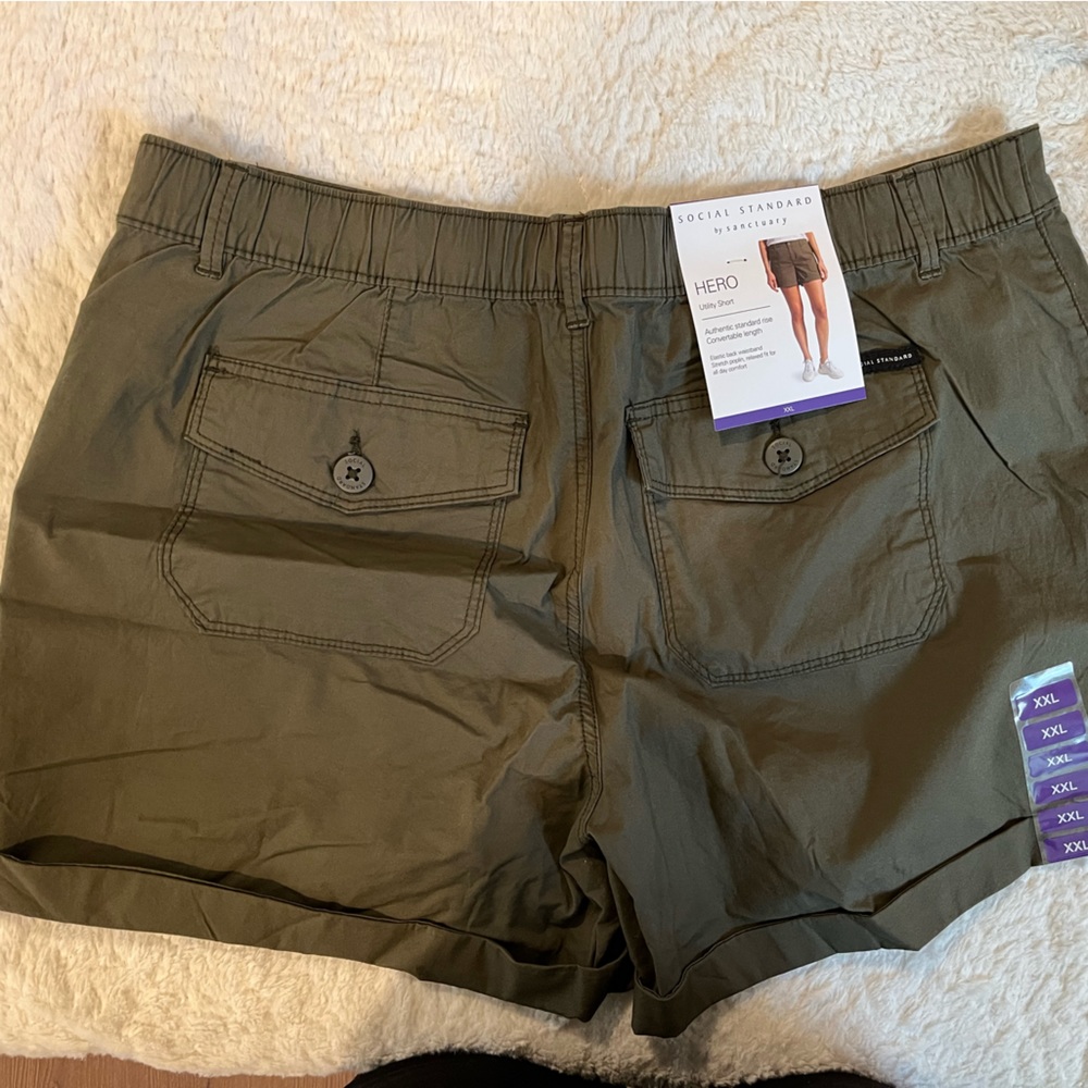 NWT Utility Shorts with Pockets - Picture 4 of 5